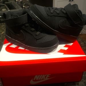 Nike Court Borough Mid